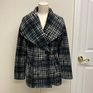 Adorable plaid jacket super soft black and white with pockets